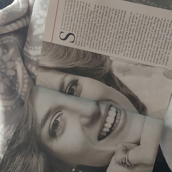 Diana Commemorative Issue,1997 - Picture 8 of 16